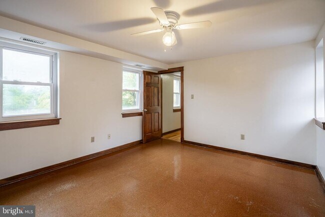 Building Photo - 322 Poplar St