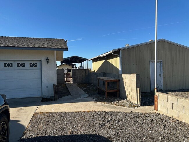 Building Photo - 11465 Ave 200