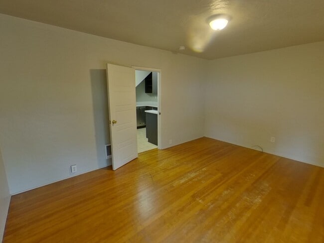 Building Photo - 203-207 NW 21st St.