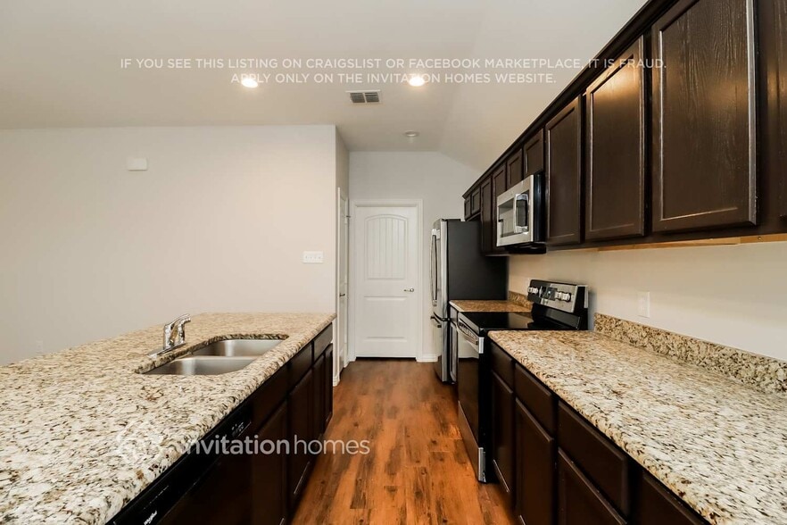 Building Photo - 9016 Curacao Dr