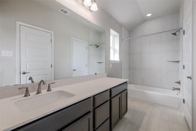 Building Photo - 11416 Milano Dr