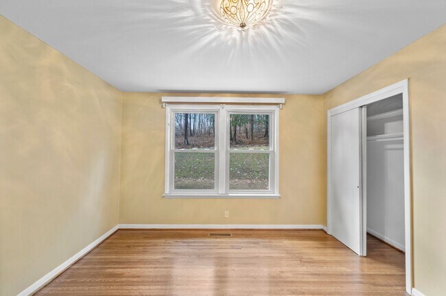 Building Photo - 4BR/3BA Forest Hills Luxury Rental