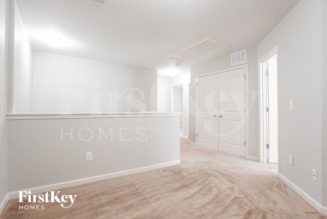 Building Photo - 5429 Sky Hill Dr