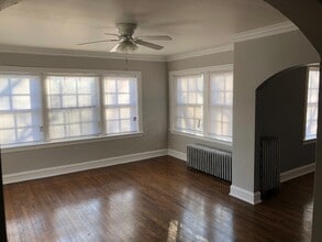 Building Photo - 1712 W Albion Ave