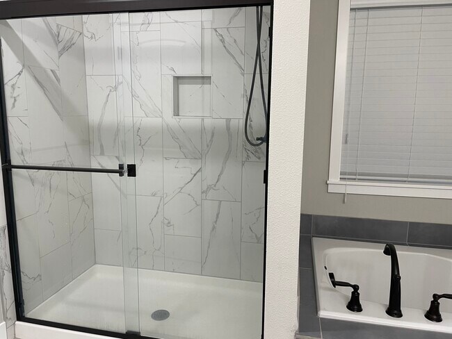 Building Photo - 22405 SW Frst Crk Wy