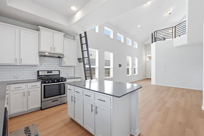 Building Photo - 10221 Forest Grove Dr