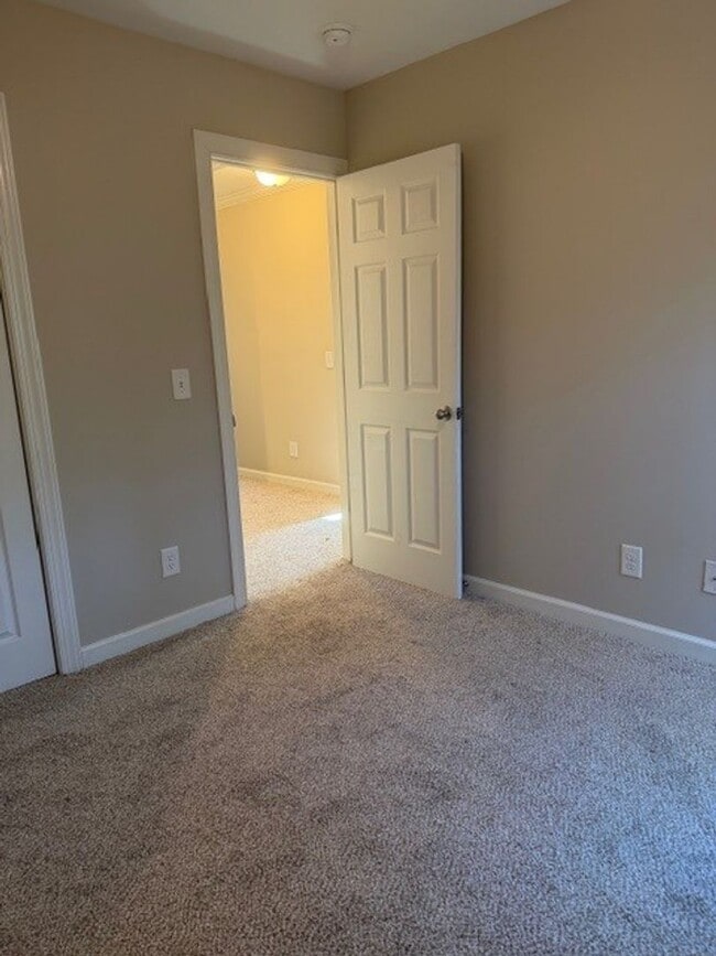 Building Photo - 105 Tillage Pl