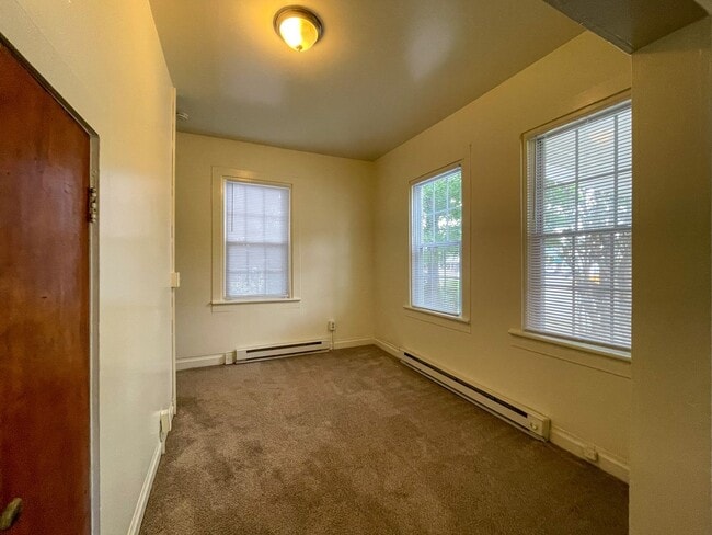 Building Photo - 307 N 6th Ave