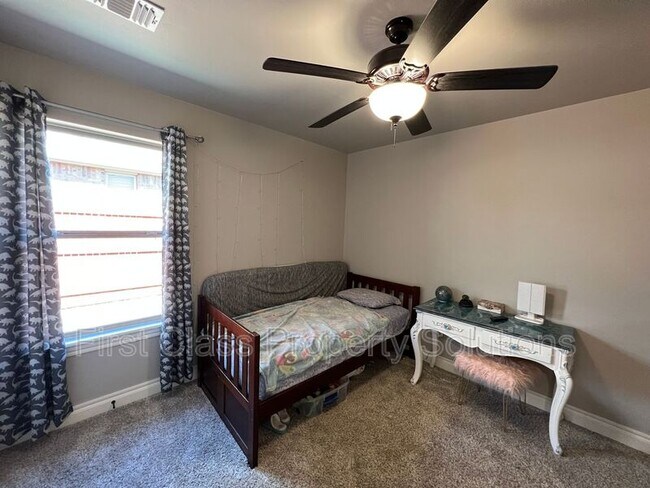 Building Photo - 3116 Drake Crest Dr