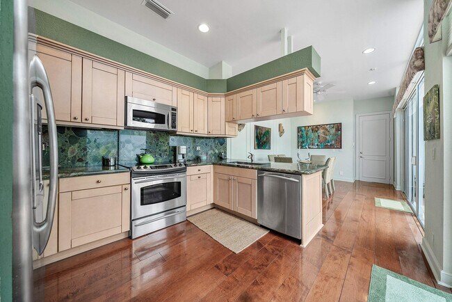 Building Photo - 2115 S Ocean Blvd