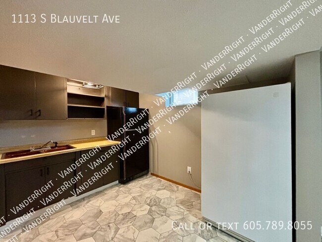 Building Photo - 1113 S Blauvelt Ave