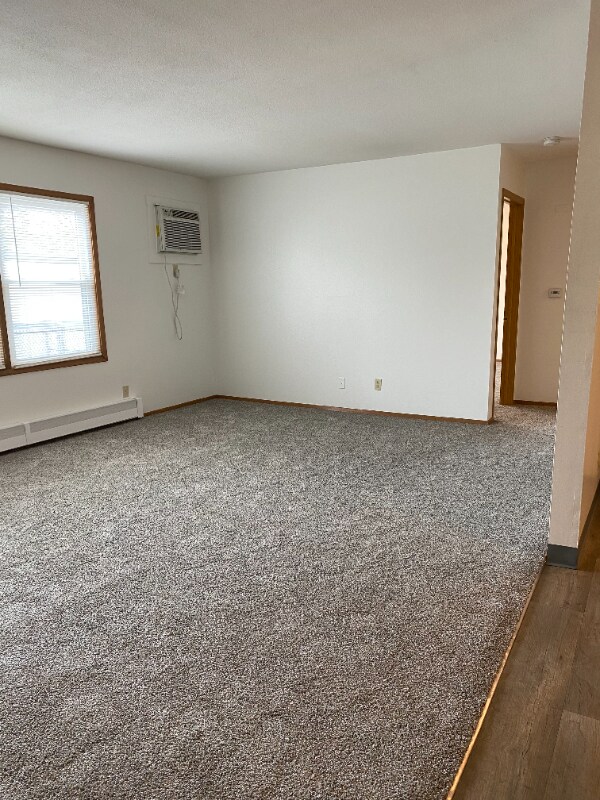 Building Photo - 401 SW Elm St