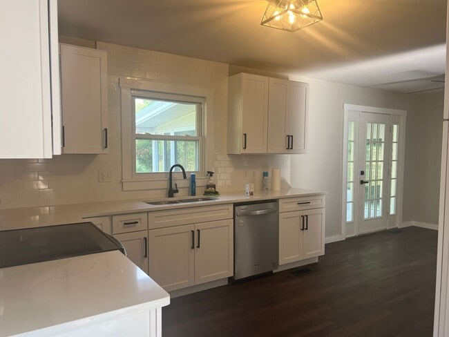 Building Photo - Beautiful one level home in JC!
