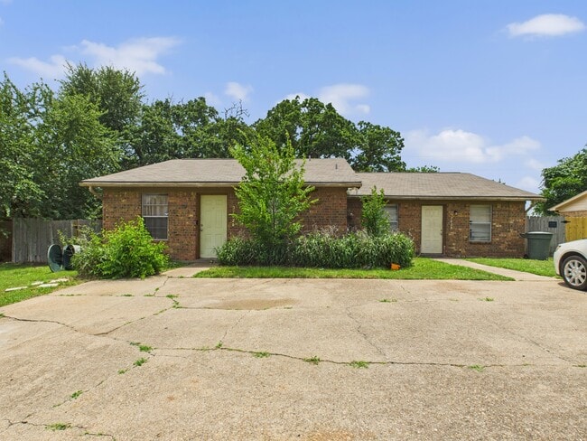 Primary Photo - 3702 Forestwood Dr