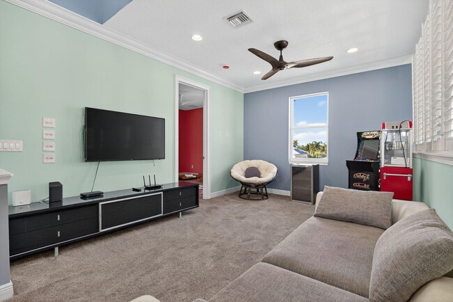 Building Photo - 8551 SE Driftwood St