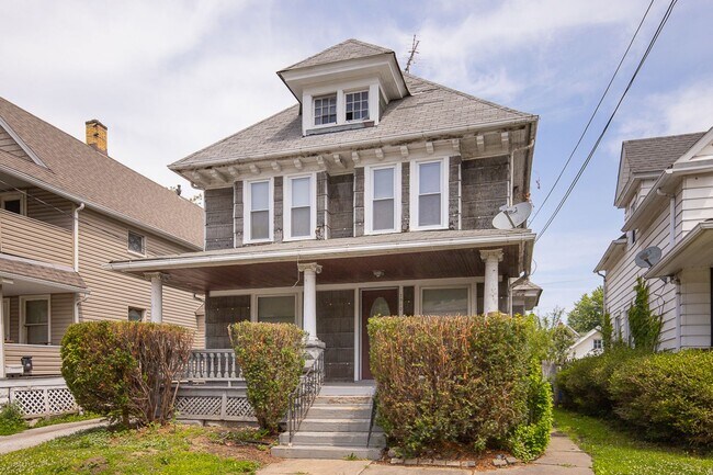 Building Photo - 3910 Carlyle Ave