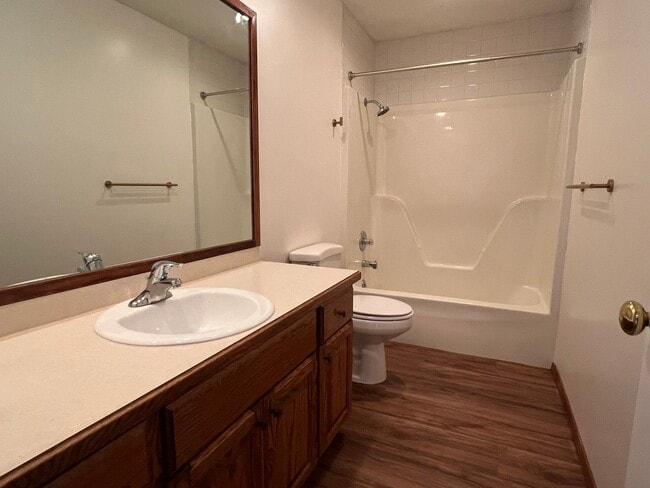 Building Photo - 3 Bed / 2 Bath in heart of Springfield