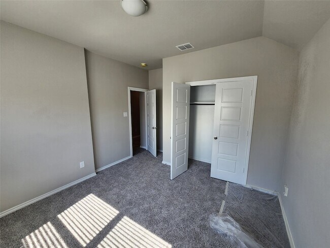 Building Photo - 355 Freestall Dr