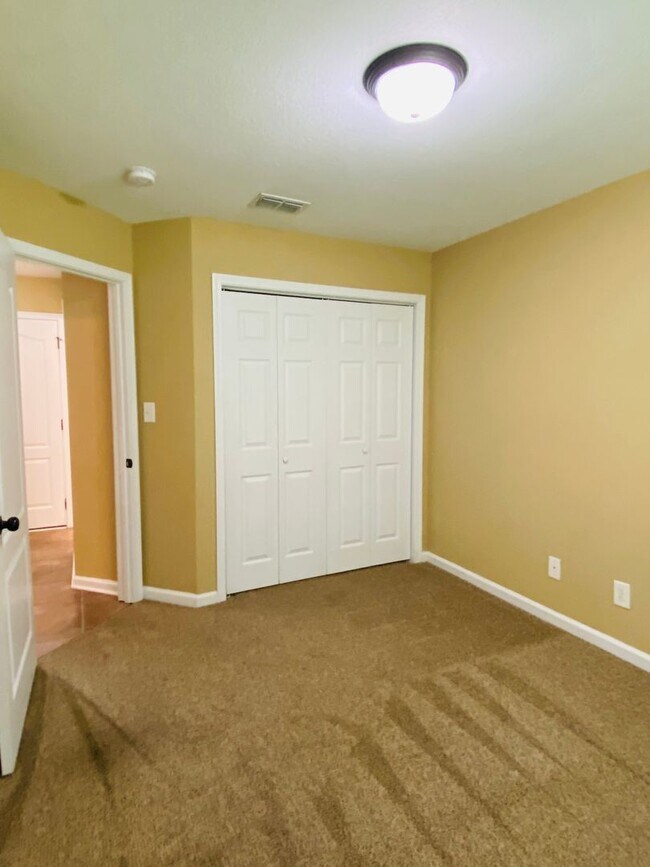 Building Photo - 1725 Thistlewood Dr