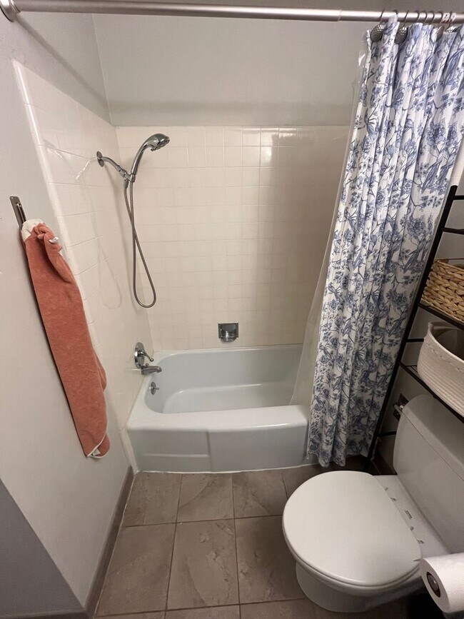 Building Photo - Lease Takeover Starting June 1st | Spacious 5-Bedroom Home Near Downtown Flagstaff