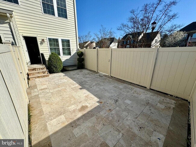 Building Photo - 42403 Pine Forest Dr