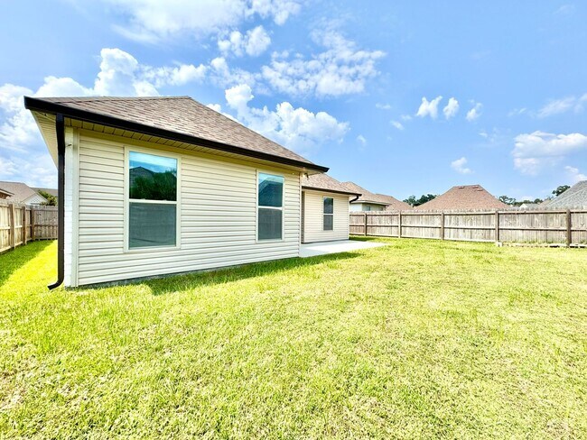 Building Photo - 3 Bedroom House Near LSU in Lake Villas