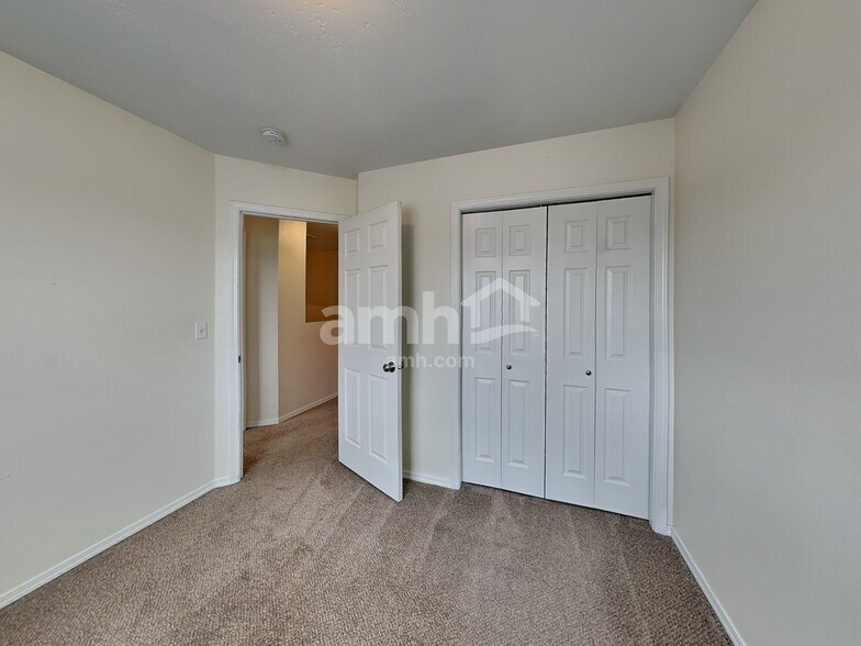 Building Photo - 10062 W Rustica St