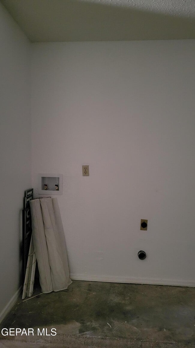 Building Photo - 1405 Cessna Dr