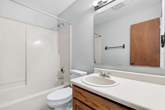 Building Photo - 3 Bed • 2 Bath • Valley View School District