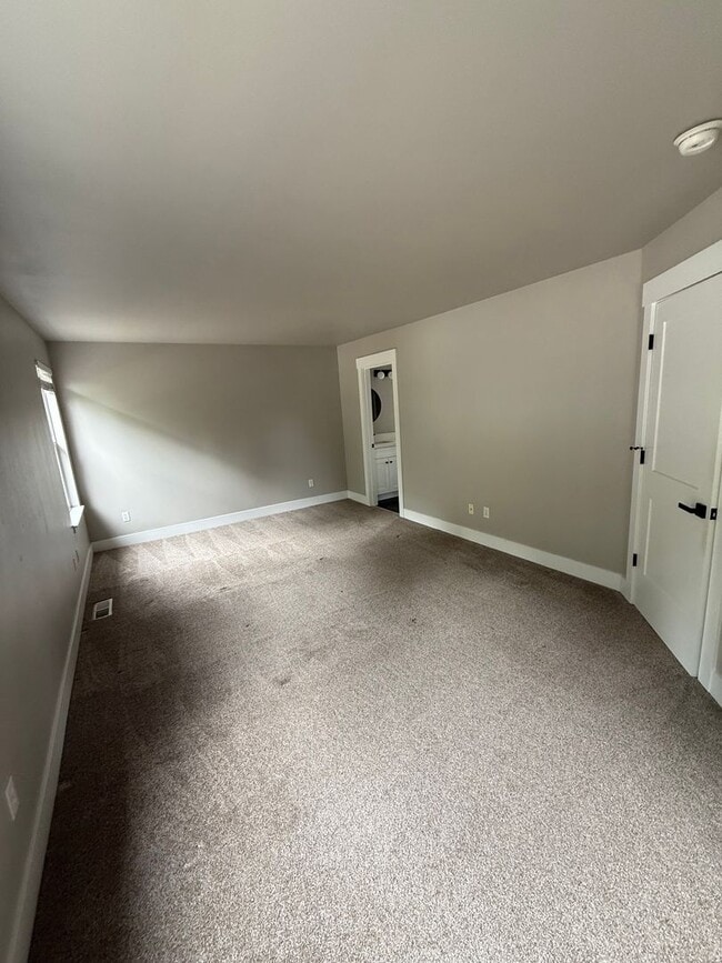Building Photo - 4 Bedroom 2.5 Bath. Cul-de-Sac Home $3350....