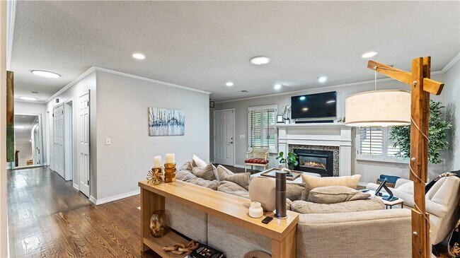 Building Photo - 2 S Prairie Dunes Dr