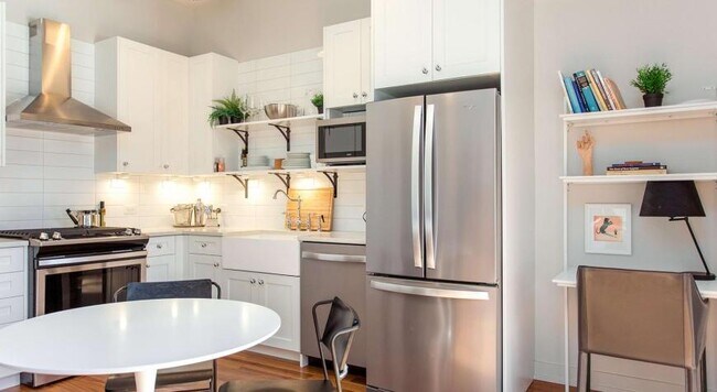 Building Photo - 0 bedroom in Chicago IL 60654