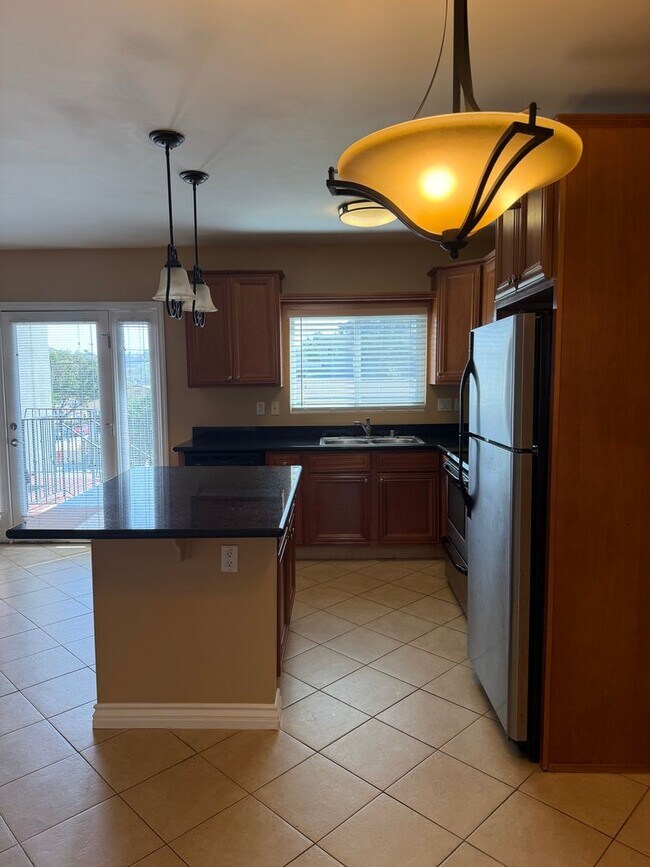 Building Photo - TEMECULA ST- BEAUTIFUL CONDO W/ VIEWS, IN-UNIT W/D, TILE FLOORING