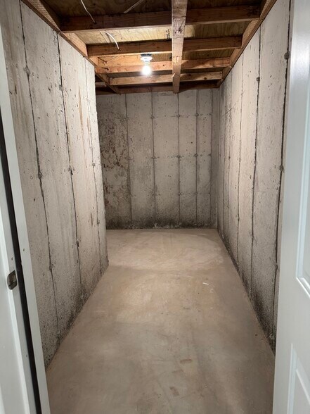 Building Photo - 3361 W Pond Dr