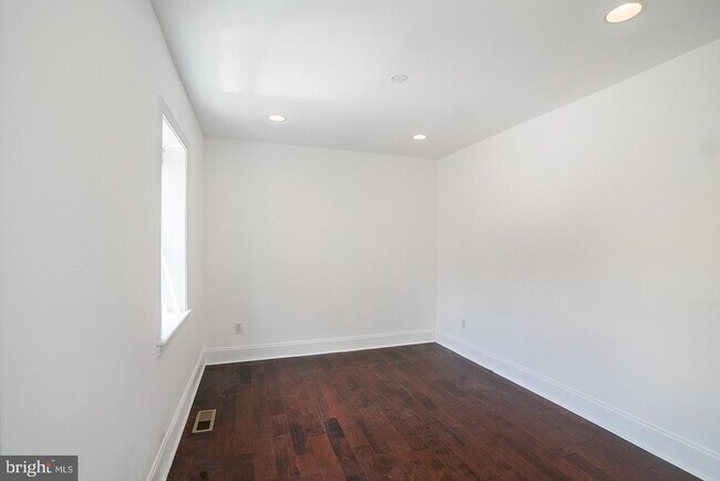 Building Photo - 1212 N 5th St