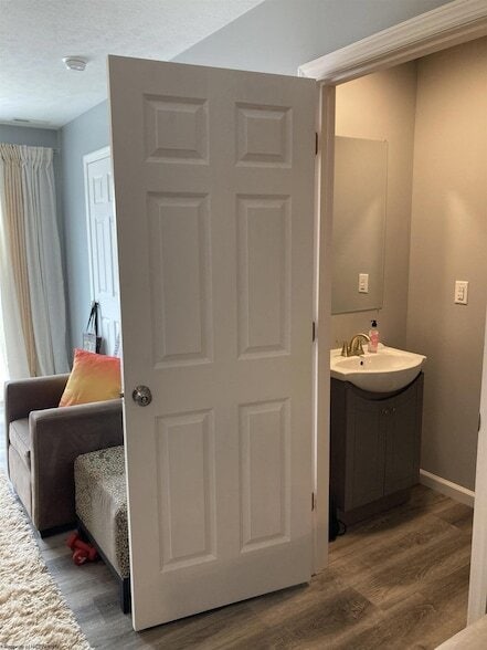 Building Photo - 802 Puzzle Pl