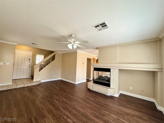 Building Photo - 7576 Jacaranda Leaf St