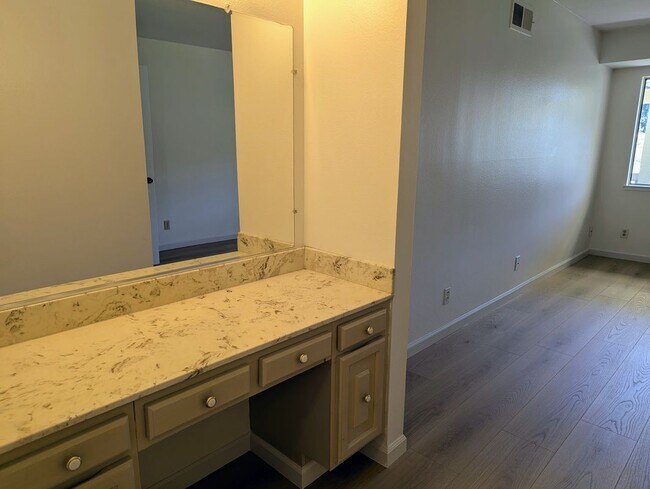 Building Photo - 5069 Cribari Bluff
