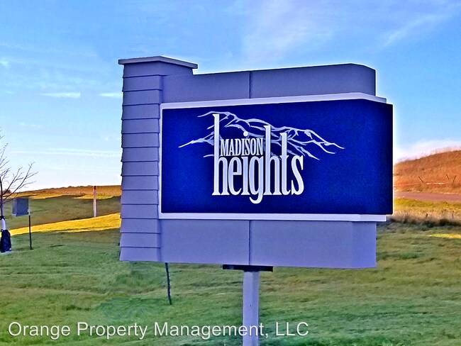 Building Photo - 1406 Main St N