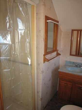 Building Photo - 113 Pleasant St