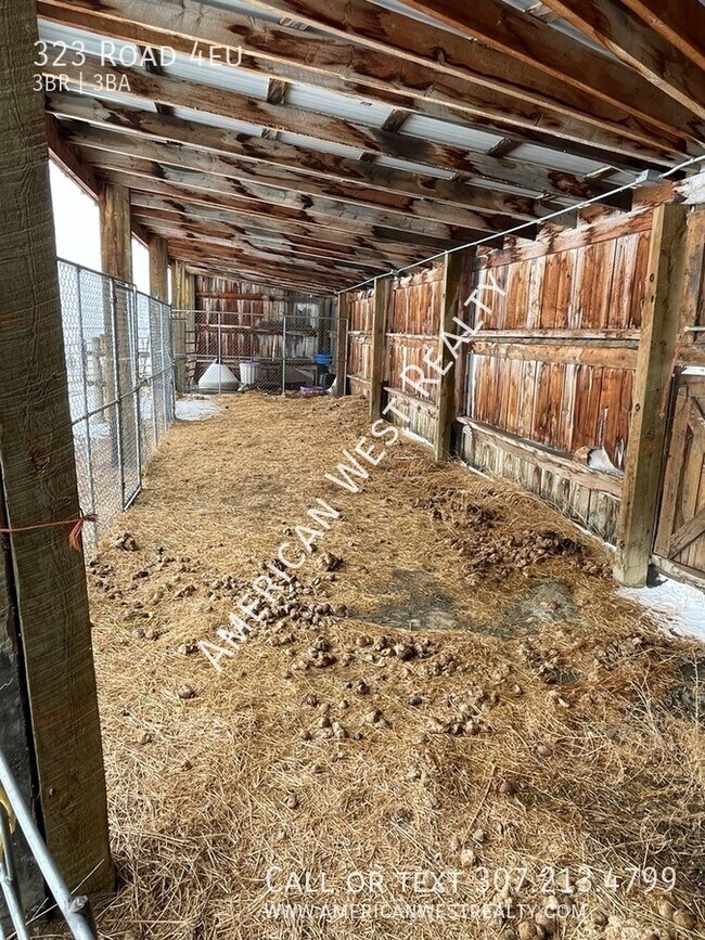Building Photo - 323 Rd 4Eu
