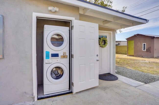 Building Photo - 3901 W Compton Ave