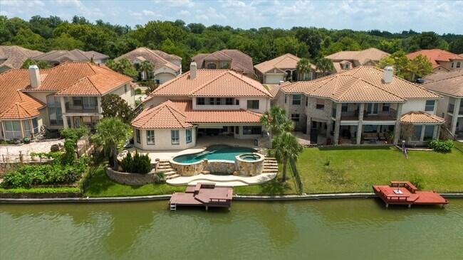 Building Photo - 18422 Windsor Lakes Dr