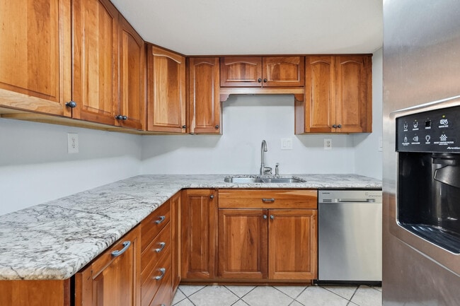 Building Photo - 120 Dyer St