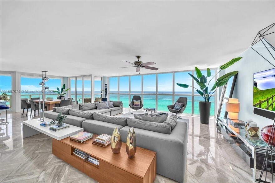 Building Photo - 16425 Collins Ave