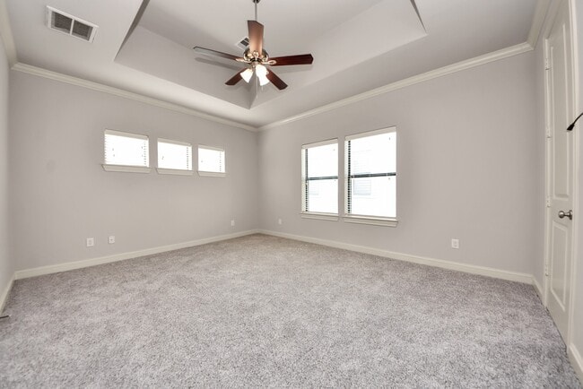 Building Photo - 1831 Dart St