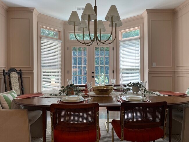 Building Photo - Dilworth home available immediately!