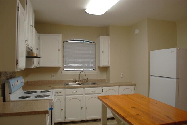Building Photo - 10204 Comet Dr