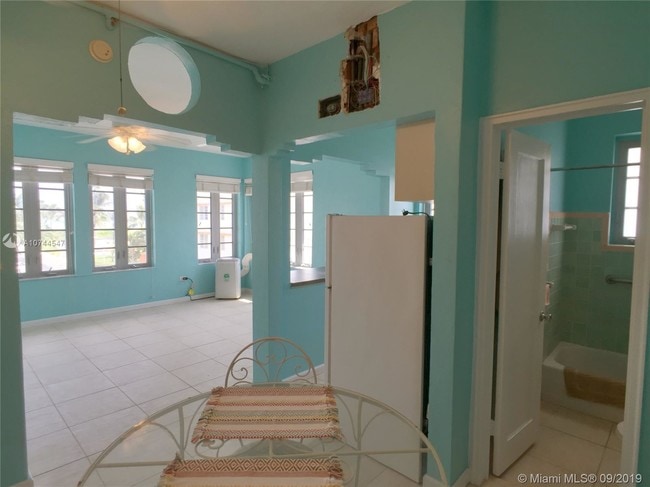 Building Photo - 901 Collins Ave