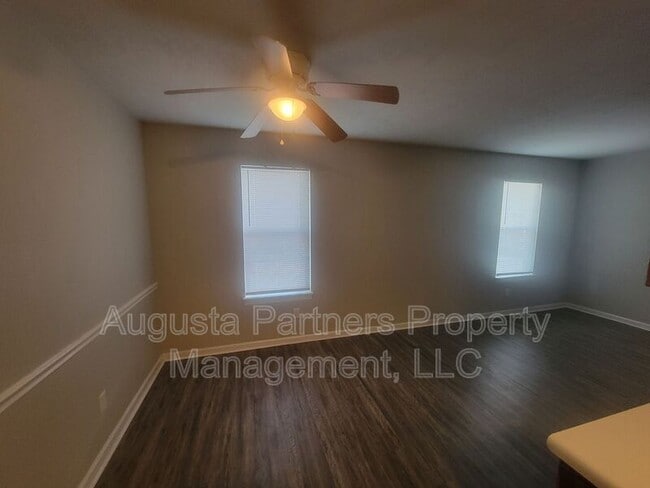 Building Photo - 114 Chalet North CT